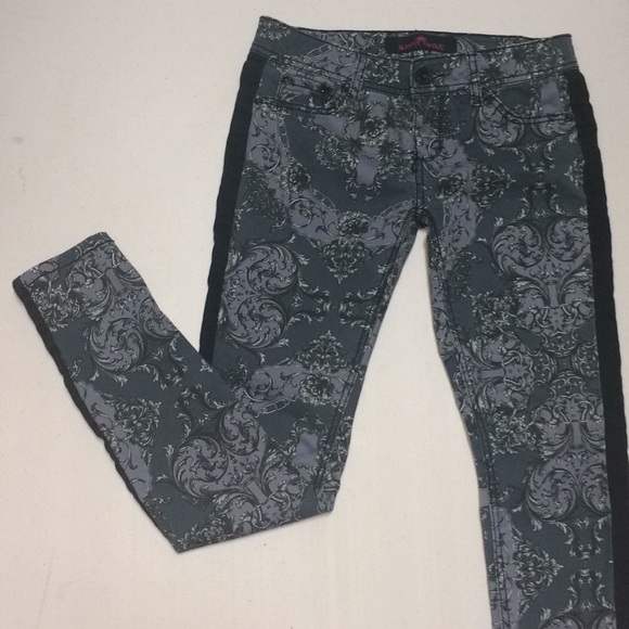 Almost Famous Skinny Pants - Picture 1 of 4